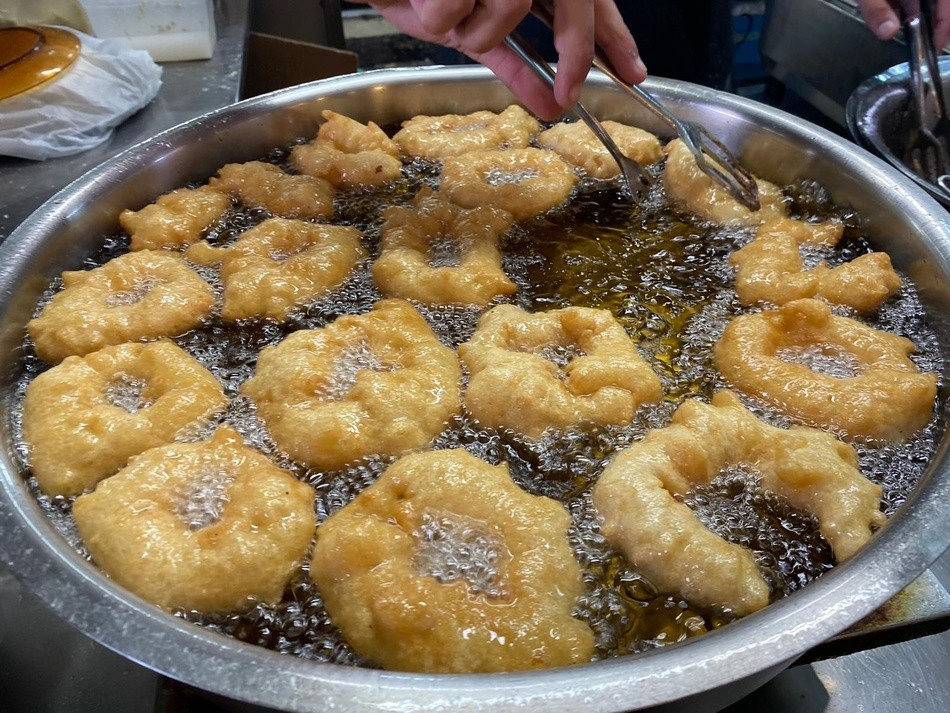 סיור עצמאות בשוק של העיר העברית הראשונה