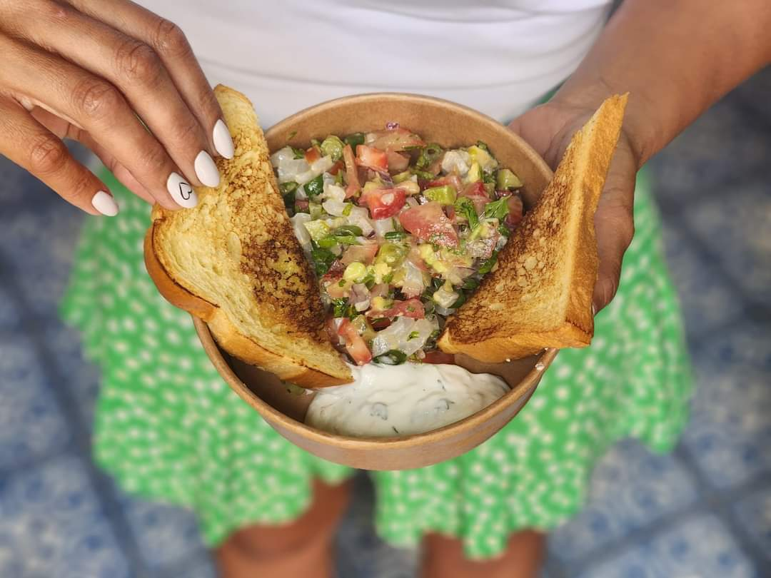 סיגר או סביצ'ה או  צ'יפס אנשובי או סלט