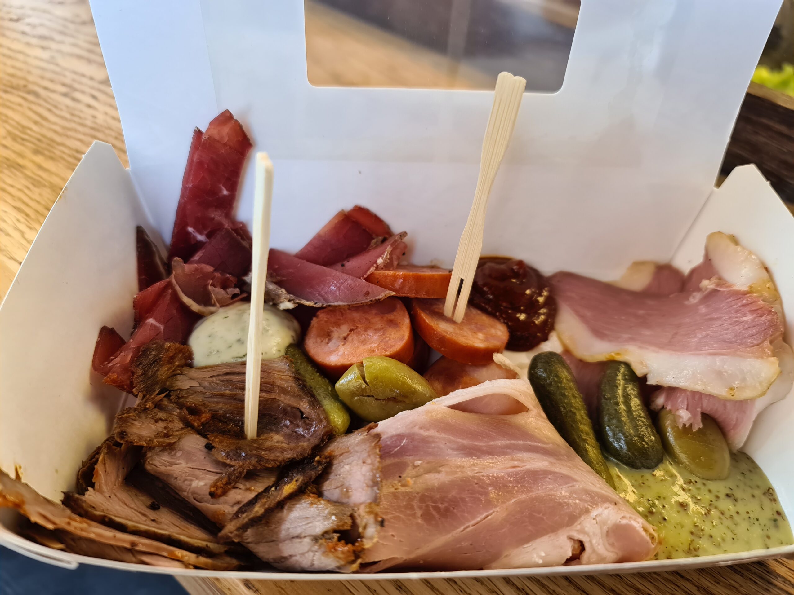 שיפוד לוליפופ, טעימת נקניקים